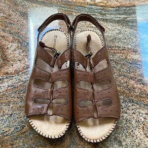 NIB Women’s 9 Selena Naturalizer sandal